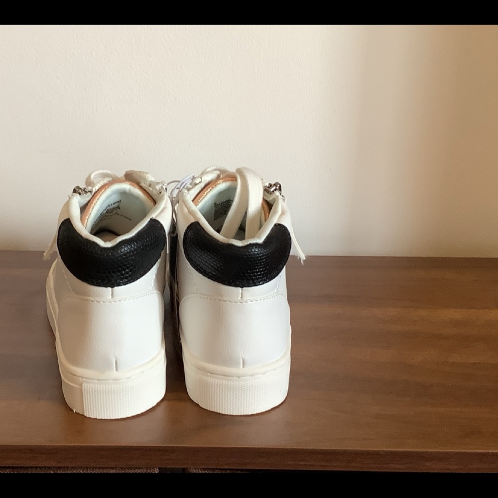 Universal Thread tennis shoes - Picture 8 of 8